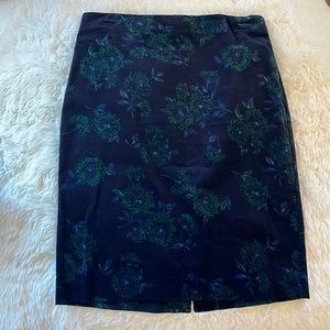 Ann Taylor Pencil Skirt. Size 6. Velvety material. Perfect for the office.